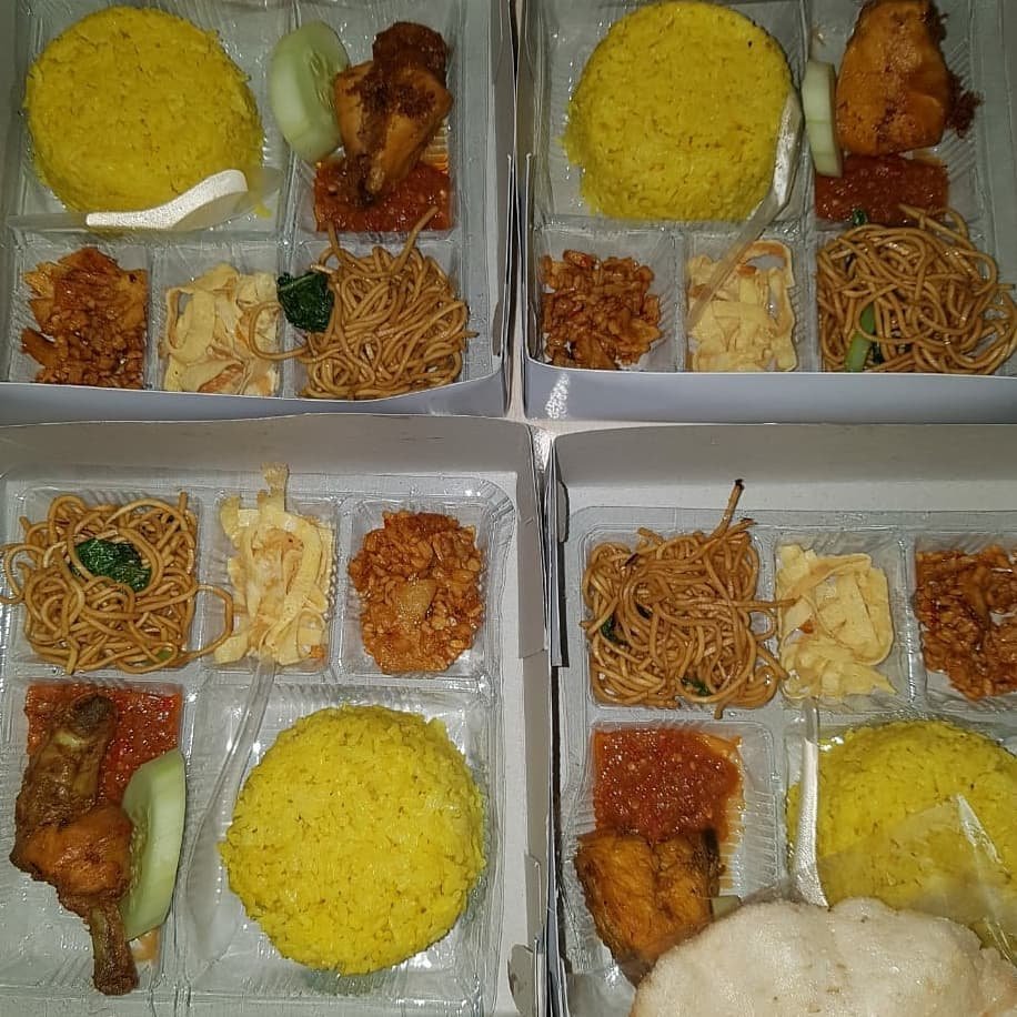 Nasi kuning 1 - Nasi Kotak bogor